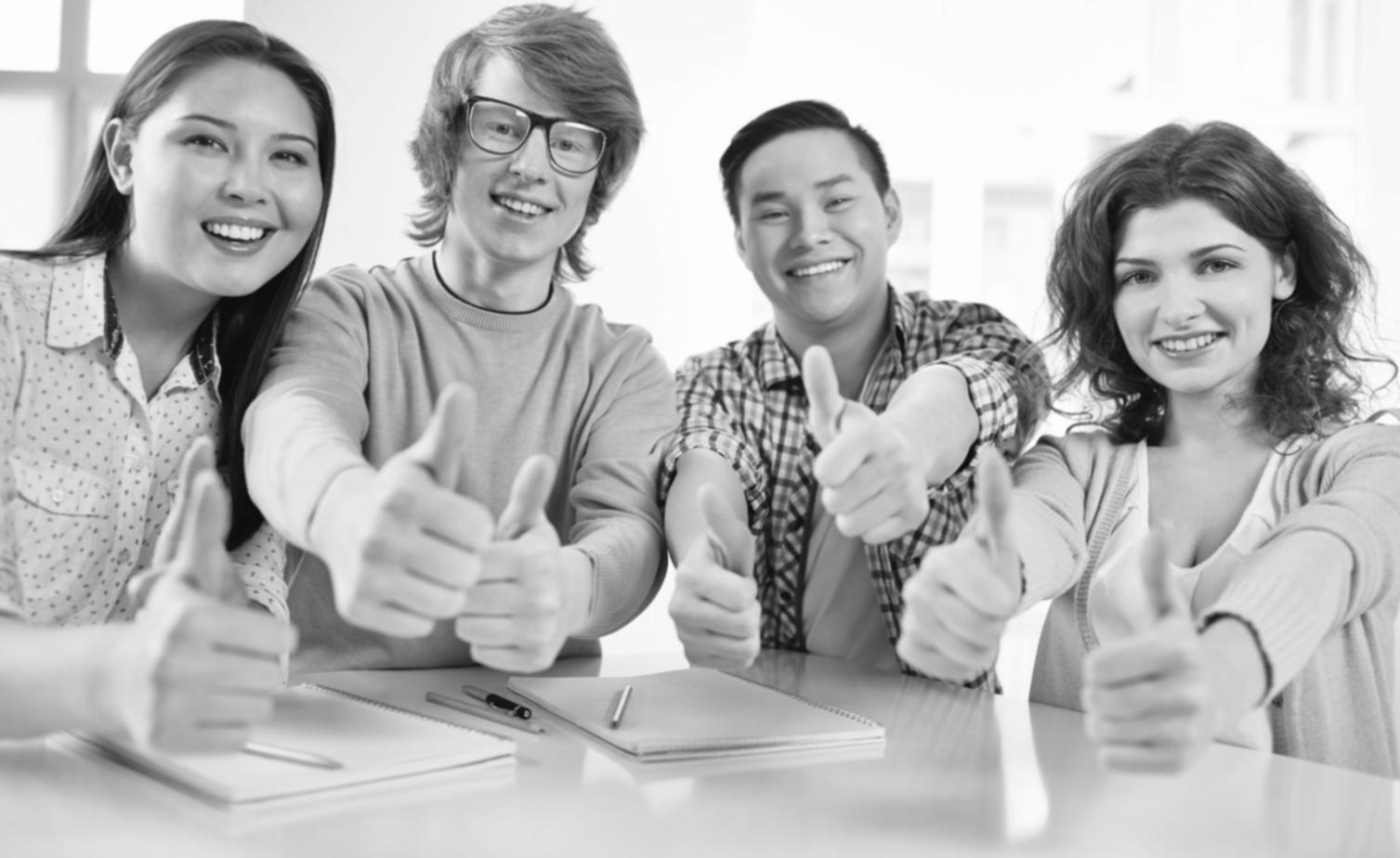 Proses pembelajaran interaktif tentang analisis waktu trading global